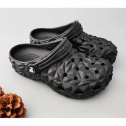 Dép Crocs Sầu Riêng Đen – Êm Chân, Thoáng Khí, Cá Tính